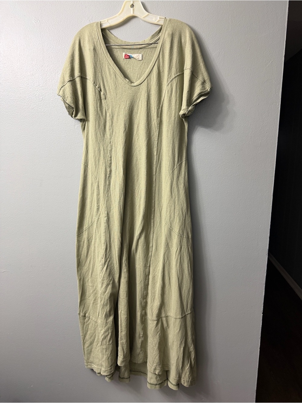 Free People Beach maxi dress V-neckline inseam pockets Sage Green Maxi Dress s